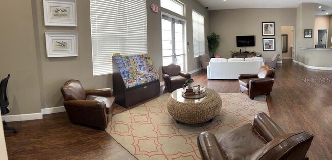 Building Photo - 8928 Shine Dr