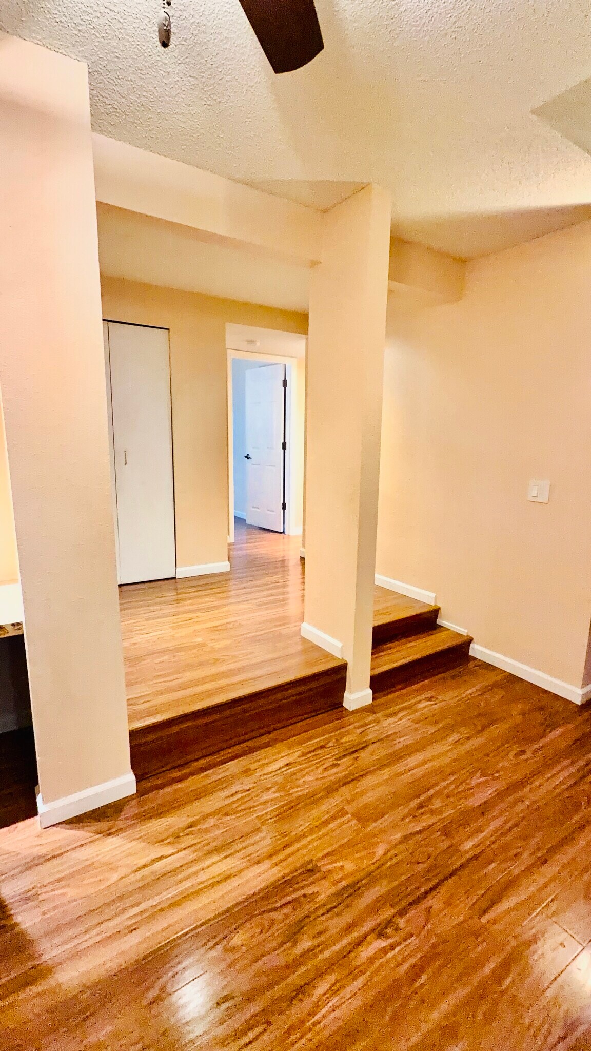 Building Photo - 4717 W Lake Sammamish Pky SE