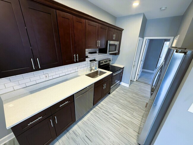 Building Photo - 5011 Devonshire Ave