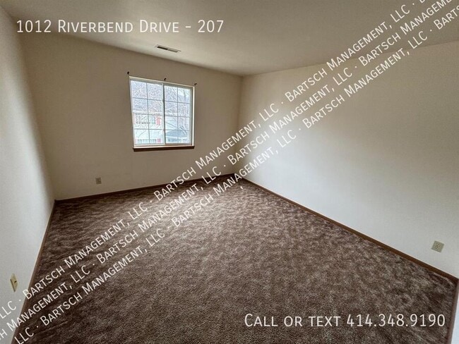 Building Photo - 1012 Riverbend Dr