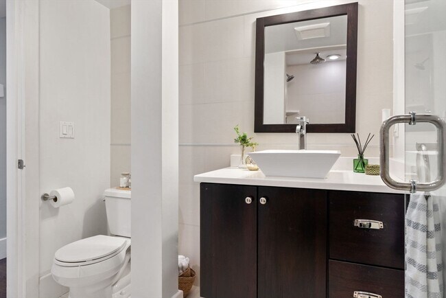 Building Photo - 12 Mohawk St