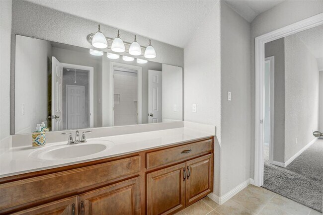 Building Photo - 6709 Golden Bough Ln