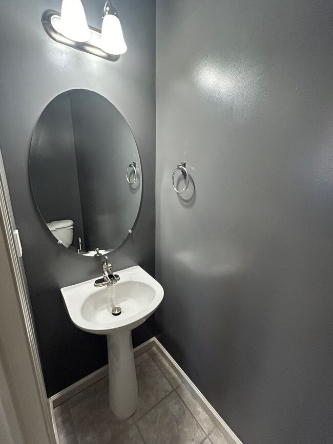 Building Photo - 2 Master Suites, 2.5 Bath Condo in West Jordan