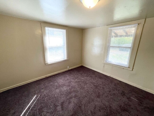 Building Photo - Southeast Indy 2BR House w/2-Car Garage!