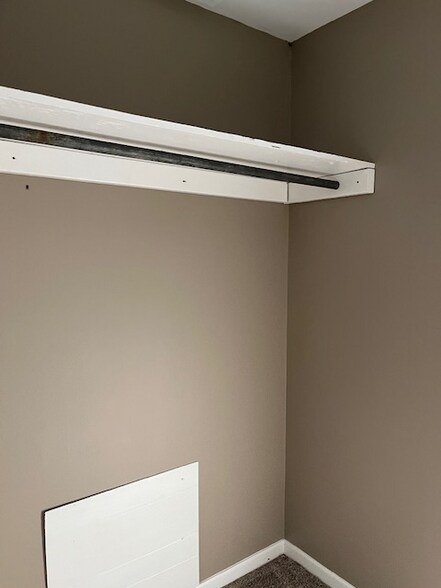 Building Photo - 160 Logan Rd