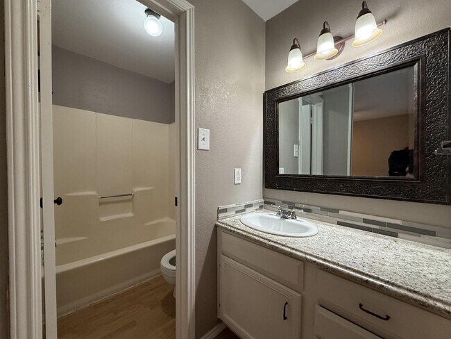 Building Photo - Spacious 2 Bed, 2.5 Bath Condo on Speight Ave with Private Porch & Community Pool