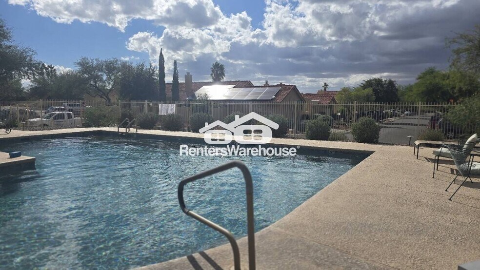 Building Photo - 311 E Suntree St