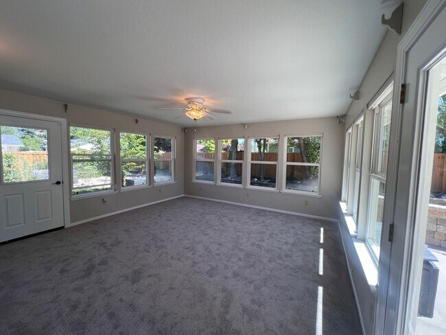 Building Photo - Spacious Split-Level! 4-Bedroom, 3.5-Bath ...