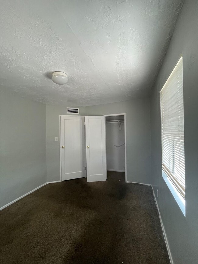 Building Photo - Waverly4433-1