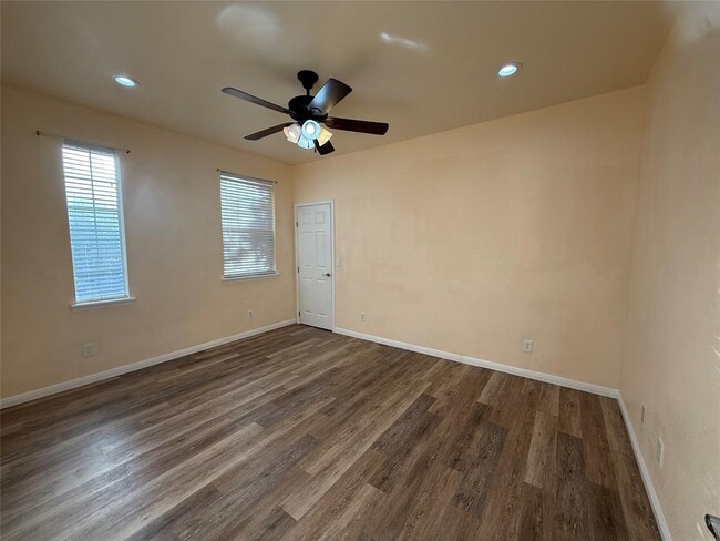 Building Photo - 975 State Hwy 95