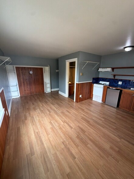 Building Photo - 430 S Holladay Dr