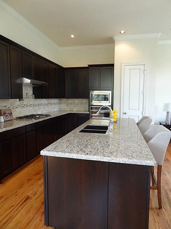Kitchen Island - 1021 W 21st St
