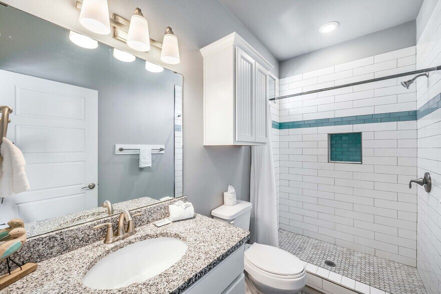 Building Photo - 1701 S Station St