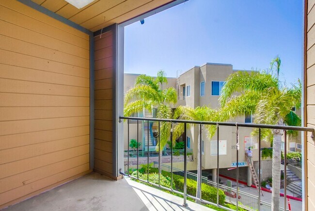 Building Photo - Prime Carlsbad Location - Available July 2025