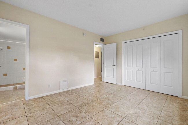Primary Photo - 701 NE 7th Ave