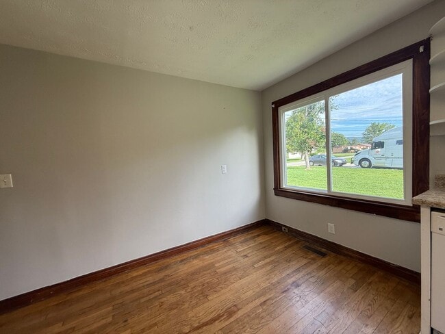 Building Photo - 3 Bedroom 1 Bathroom Home in Greene County...