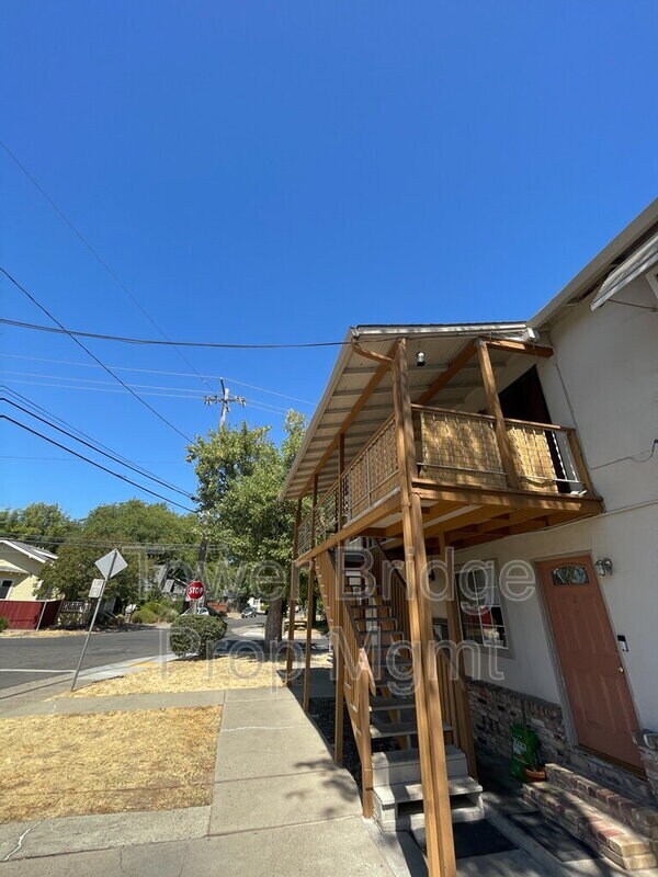 Building Photo - 2701 San Fernando Way