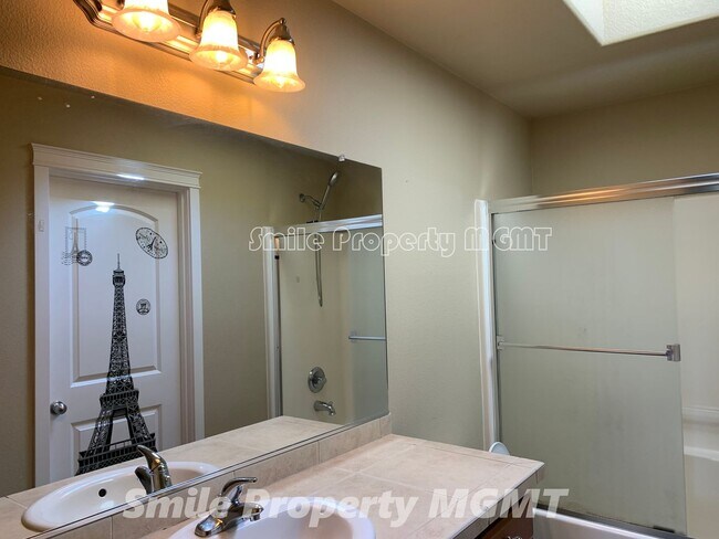 Building Photo - NEW Carpet