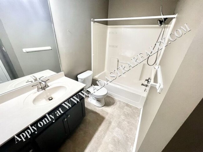 Building Photo - Spacious Shawnee Townhome 3 Bed/3 Bath-Ava...