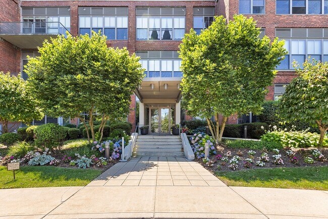 Building Photo - 156 Porter St