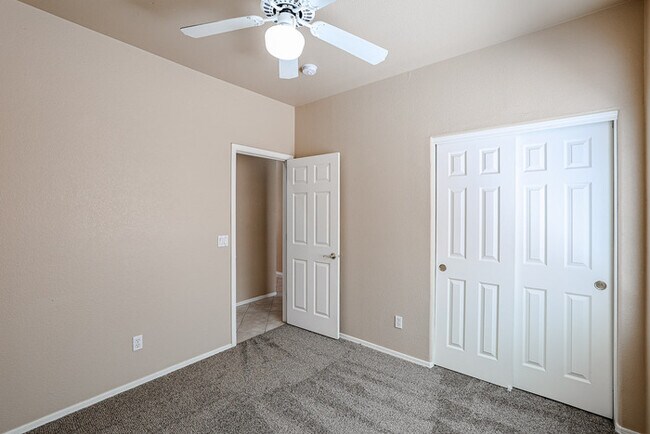 Building Photo - 4bed with pool