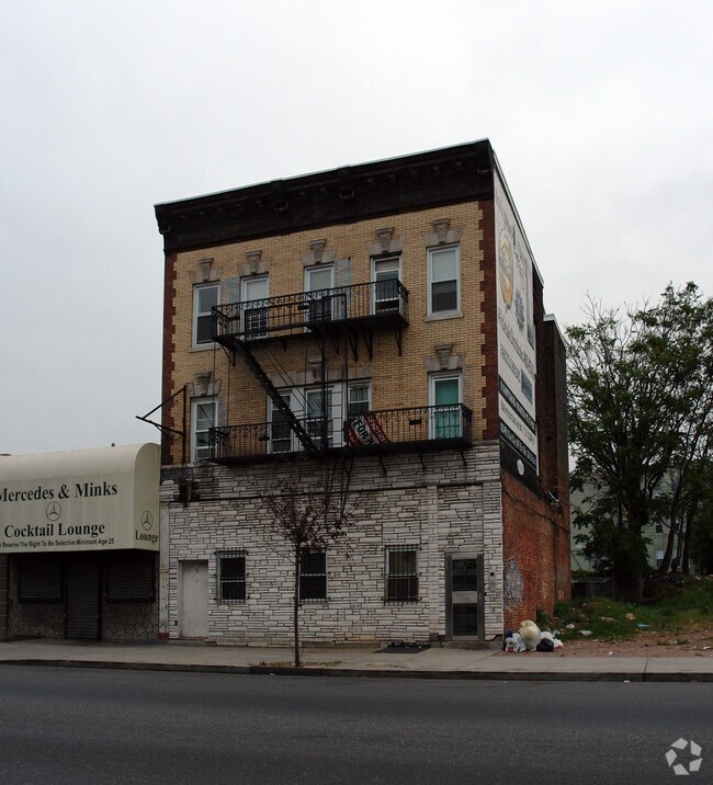 Building Photo - 572 Springfield Ave