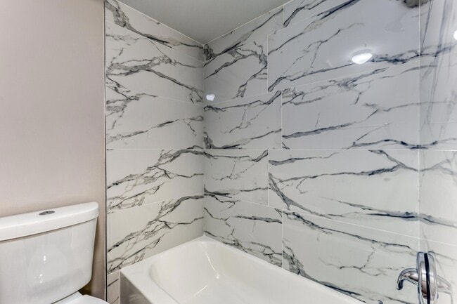 Building Photo - 240 SE 10th St