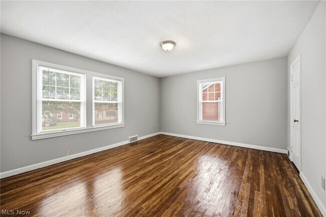 Building Photo - 3889 Grenville Rd
