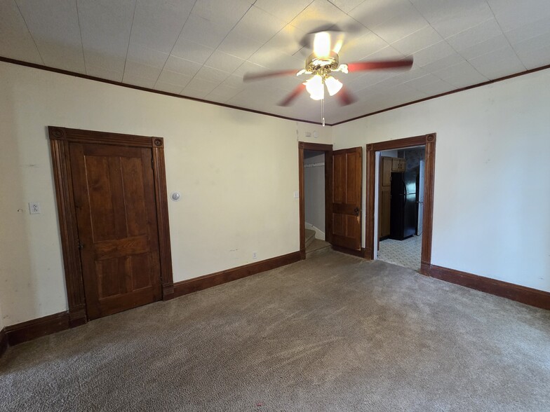 Building Photo - 721 Avenue D
