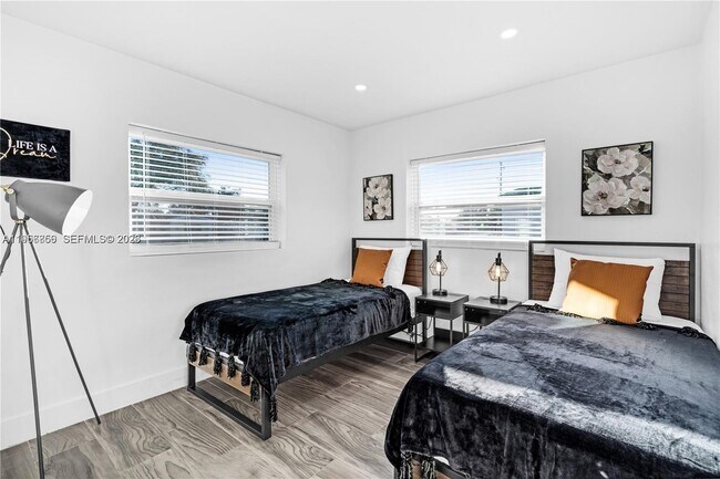 Building Photo - 6661 Freedom St