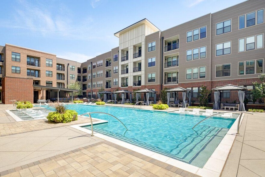 Building Photo - 15250 Quorum Dr