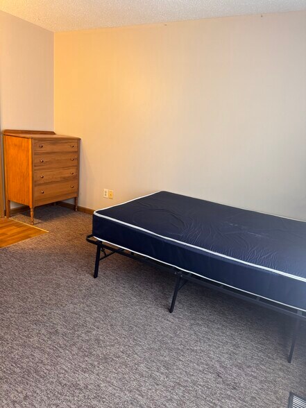 Building Photo - 700 N Adelaide St