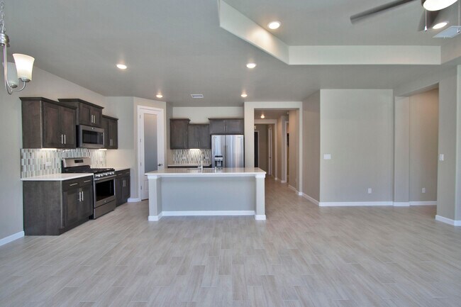 Building Photo - 729 C. Escondida