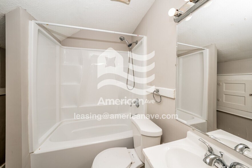 Building Photo - 216 Marguerite Ave
