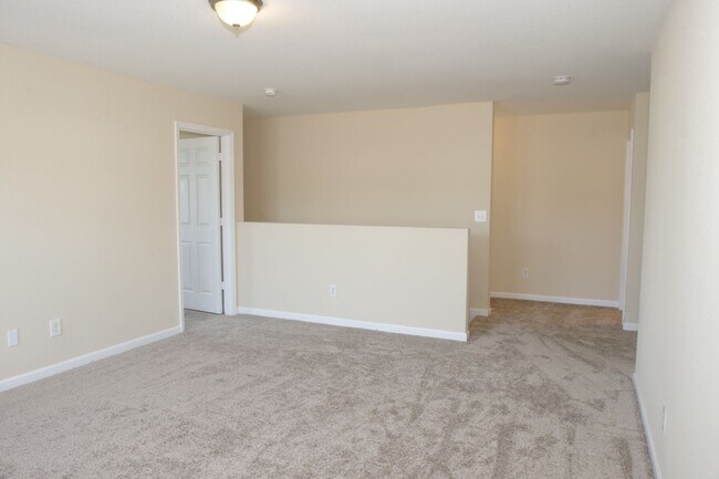 Building Photo - Move-In Special!