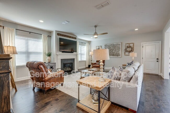 Building Photo - 1050 Nolencrest Dr