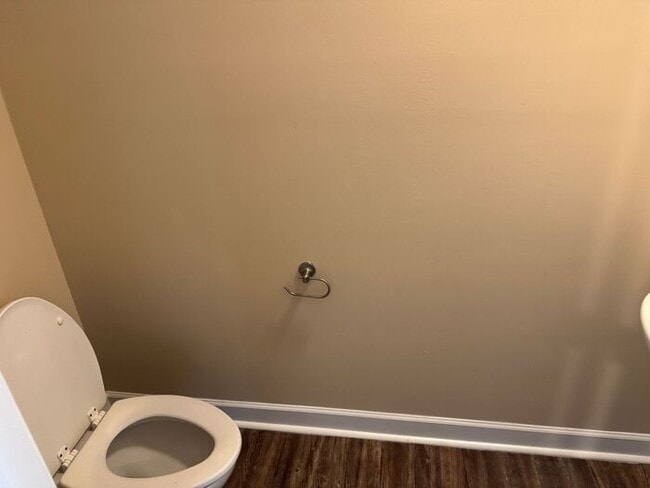 Building Photo - Nice Town Home near hospital in Concord.