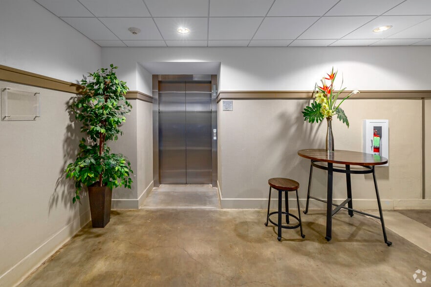 Elevator - The Douglass