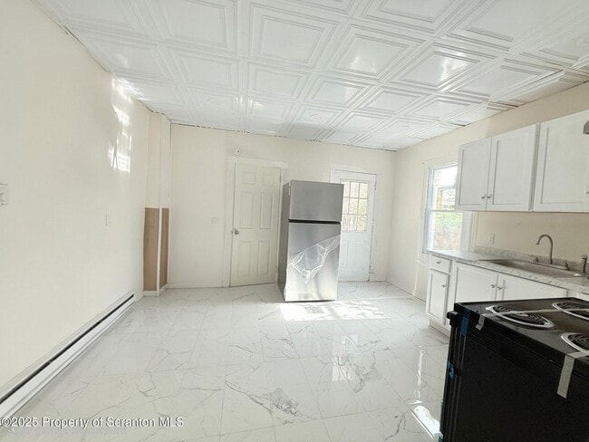 Building Photo - 210 Center Ave