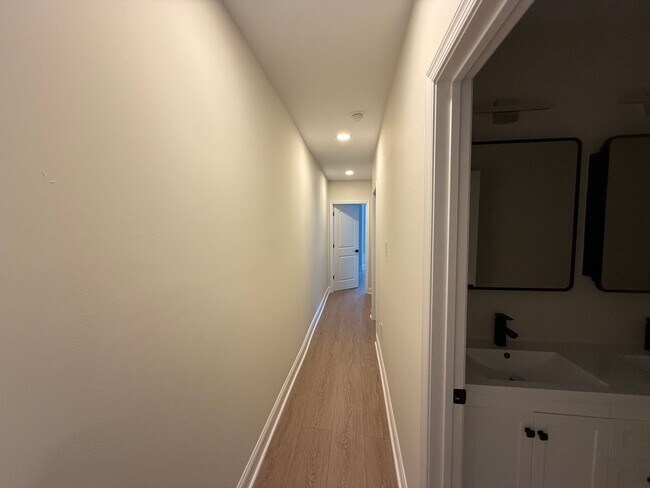 Building Photo - 1402 S 54th St