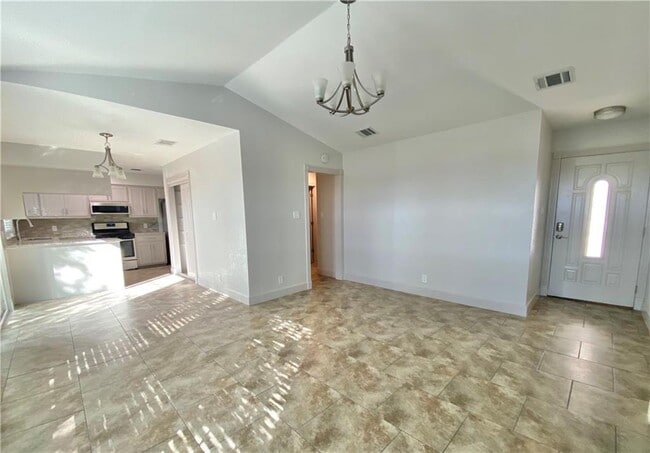 Building Photo - 1402 Hyridge Cir