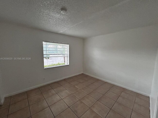 Building Photo - 3212 Coral Ridge Dr