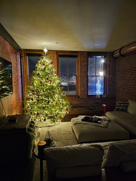 Building Photo - 98 Genesee St