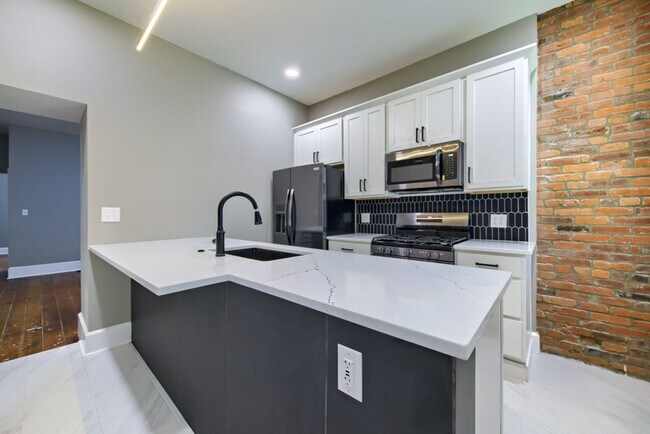Building Photo - E Lincoln St 59-61 MLR