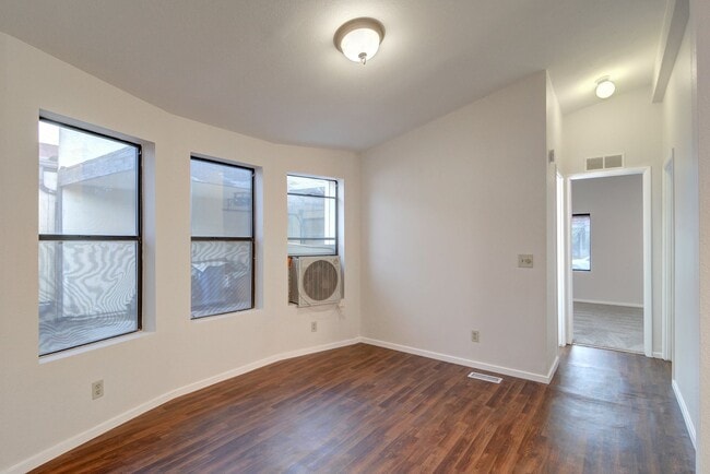 Building Photo - 5620 Hobble Creek Dr