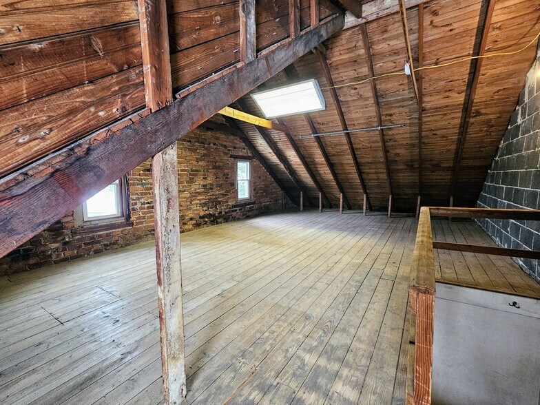 Building Photo - 221 Arch St