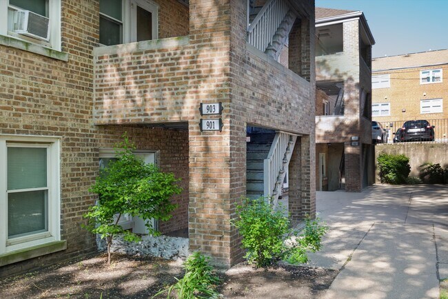Building Photo - 901 Austin St