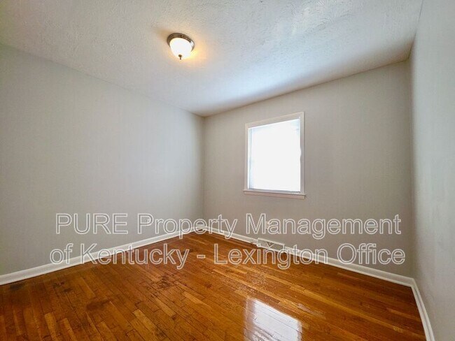 Building Photo - 3510 Lansdowne Dr