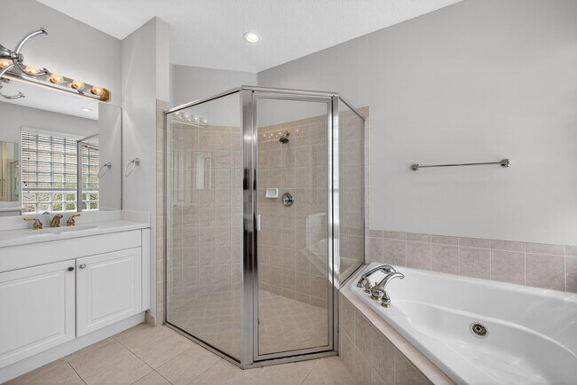 Building Photo - 2237 Newport Isles Blvd