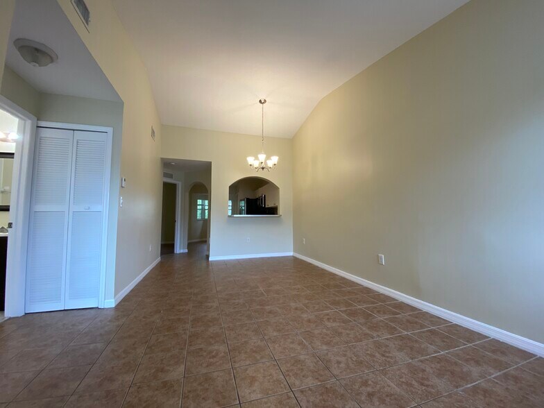 Building Photo - 1320 SE 31st Ct